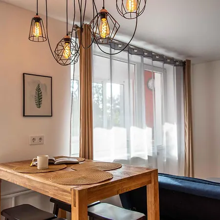 Central- Lagoon Apartament
